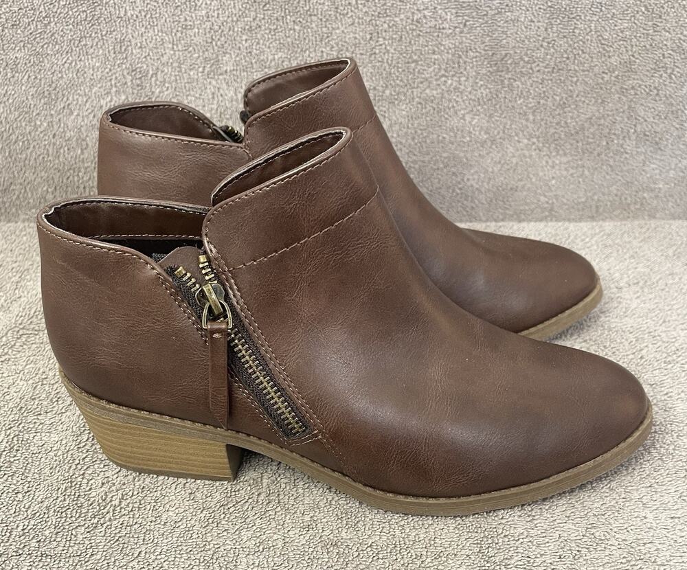 Time and True Womens Brown Ankle Boots Size 8W